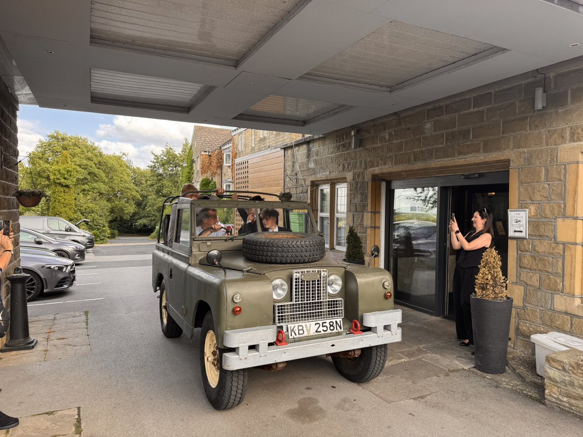 BBGAcademy's tweet image. Love the dresses and cars! #Prom2025