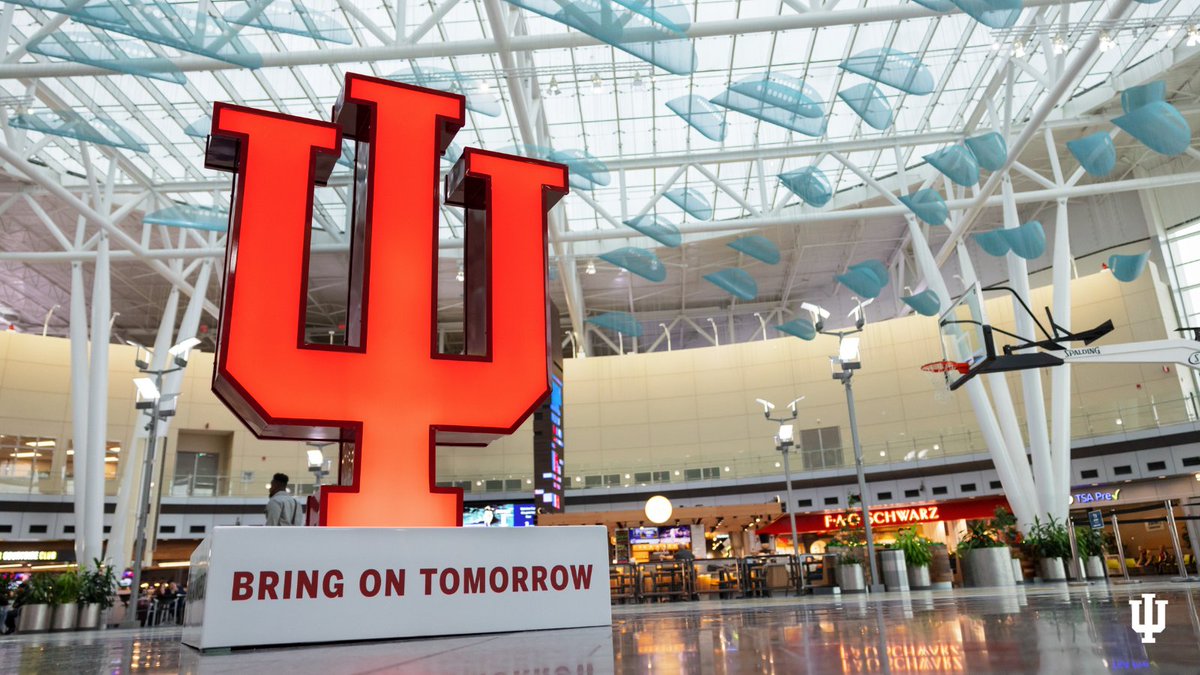 IndianaUniv's tweet image. Jet-setting this summer? ☀️
Don't forget to take a pic with the iconic IU trident and tag us before take-off! 📸🛫