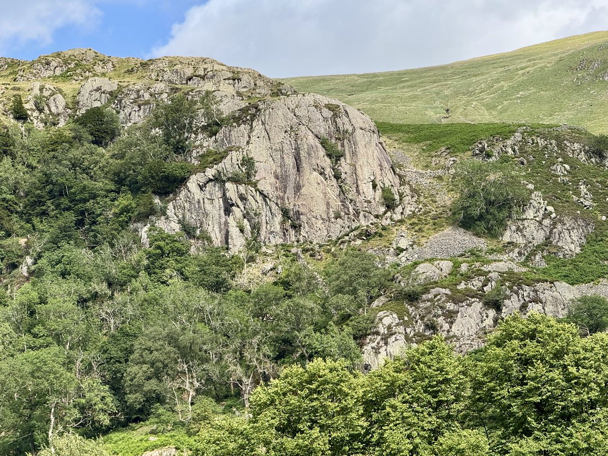 After a wet morning spent in Keswick ( including a traditional trawl around the gear shops ) we headed out to climb High Rigg in much improved weather. Some excellent views - great to see Castle Rock of Triermain again 👍