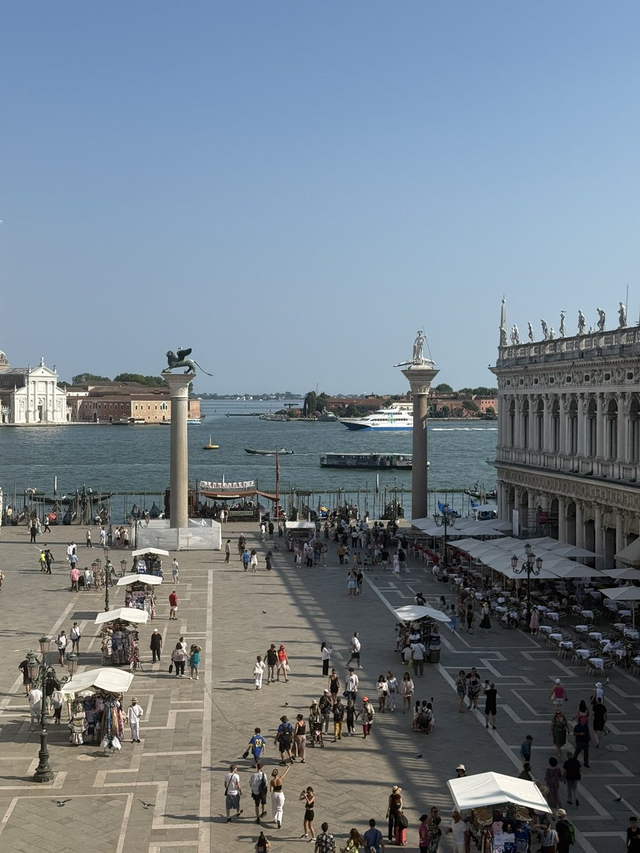 satubzz's tweet photo. #Venice yesterday looking towards the island #JeffBezos is holding his #Wedding just wondering where all the protesters are supposed to be🤪 https://t.co/P7ocnOnpVs