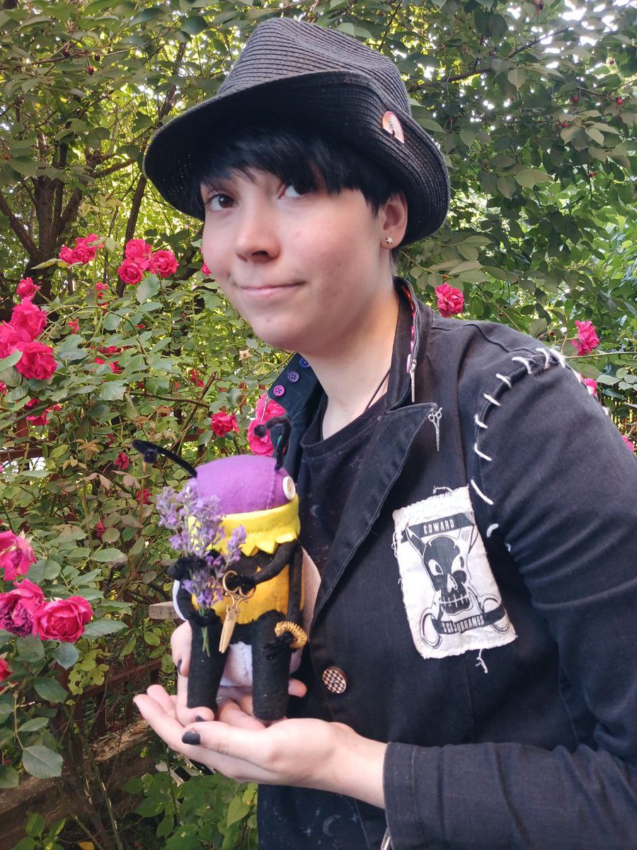 VergilSomn's tweet image. 🖤💜🤍💛
#украрт