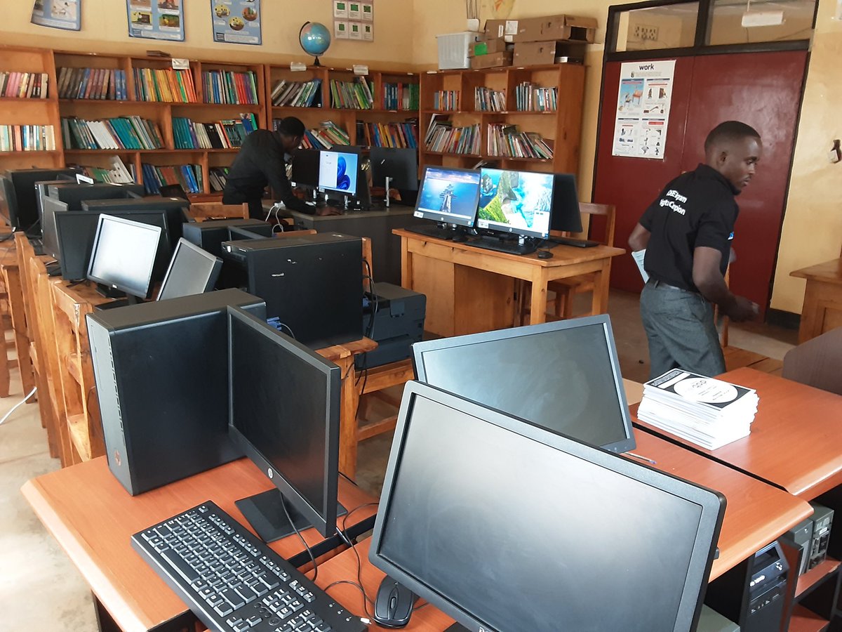 yegokayonza's tweet image. 2day @KayonzaDistrict  Vice Mayor @Harelimanajd and DES received 10 desktop computers under the #DSEProgram in partnership with @DOTRwanda&amp;amp; @RwandaYouthArts,new resources will boost our digital capabilities and operational efficiency. @BoscoNyemazi
 @jnabdallah @MastercardFdn