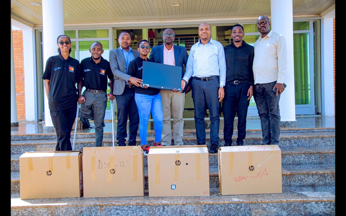 yegokayonza's tweet image. 2day @KayonzaDistrict  Vice Mayor @Harelimanajd and DES received 10 desktop computers under the #DSEProgram in partnership with @DOTRwanda&amp;amp; @RwandaYouthArts,new resources will boost our digital capabilities and operational efficiency. @BoscoNyemazi
 @jnabdallah @MastercardFdn