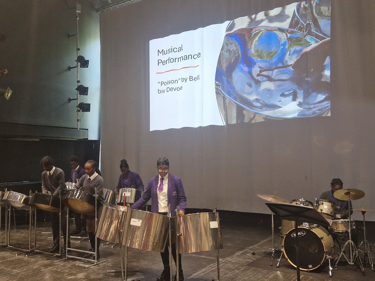 BridgeAcademyE2's tweet image. Delighted to welcome students from @QueensbridgeSch today to hear from current Head Student, Helin, about her journey from Queensbridge to Bridge. They were also able to hear from other students, listen to live musical performances and participate in a PE taster lesson.