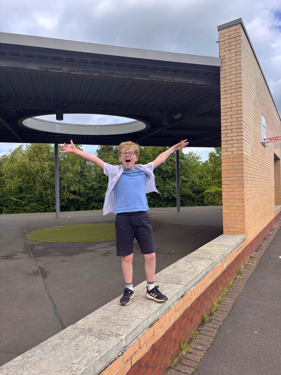 GillianYsortit tweet media