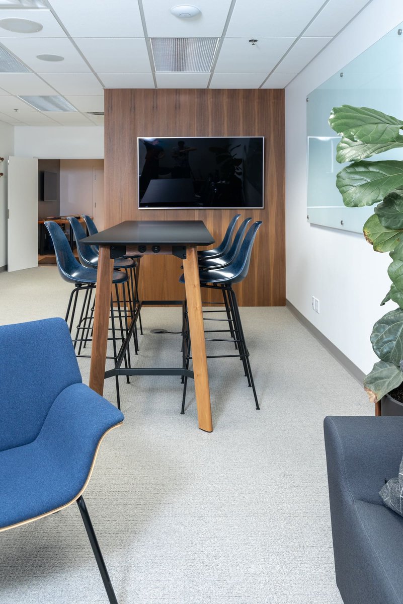 This stylish workspace sets the scene for productivity and collaboration at Triple  E Recreational Vehicles. 
triplee.ca/commercial/tri…

#workspace #workplacedesign #office