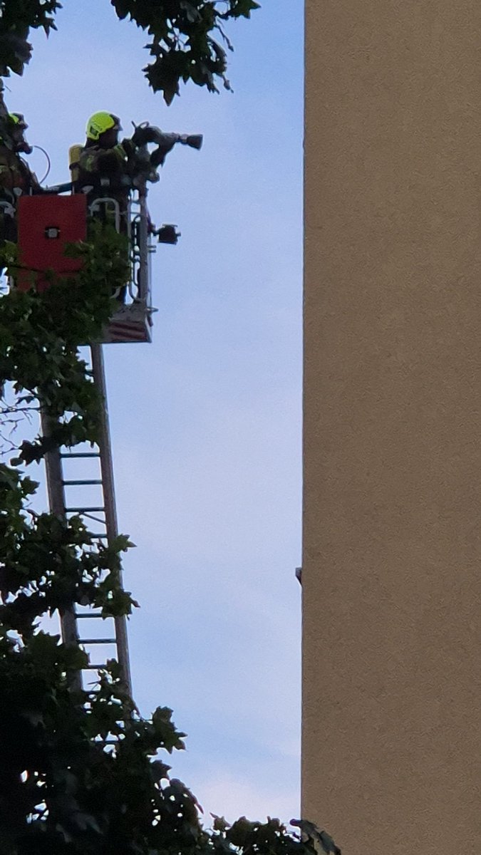 Mächtig was los in F'hain.
Danke <a href="/Berliner_Fw/">Berliner Feuerwehr</a> für Euren Einsatz!!!
#Friedrichshain 
#Berlin 
#Feuerwehr