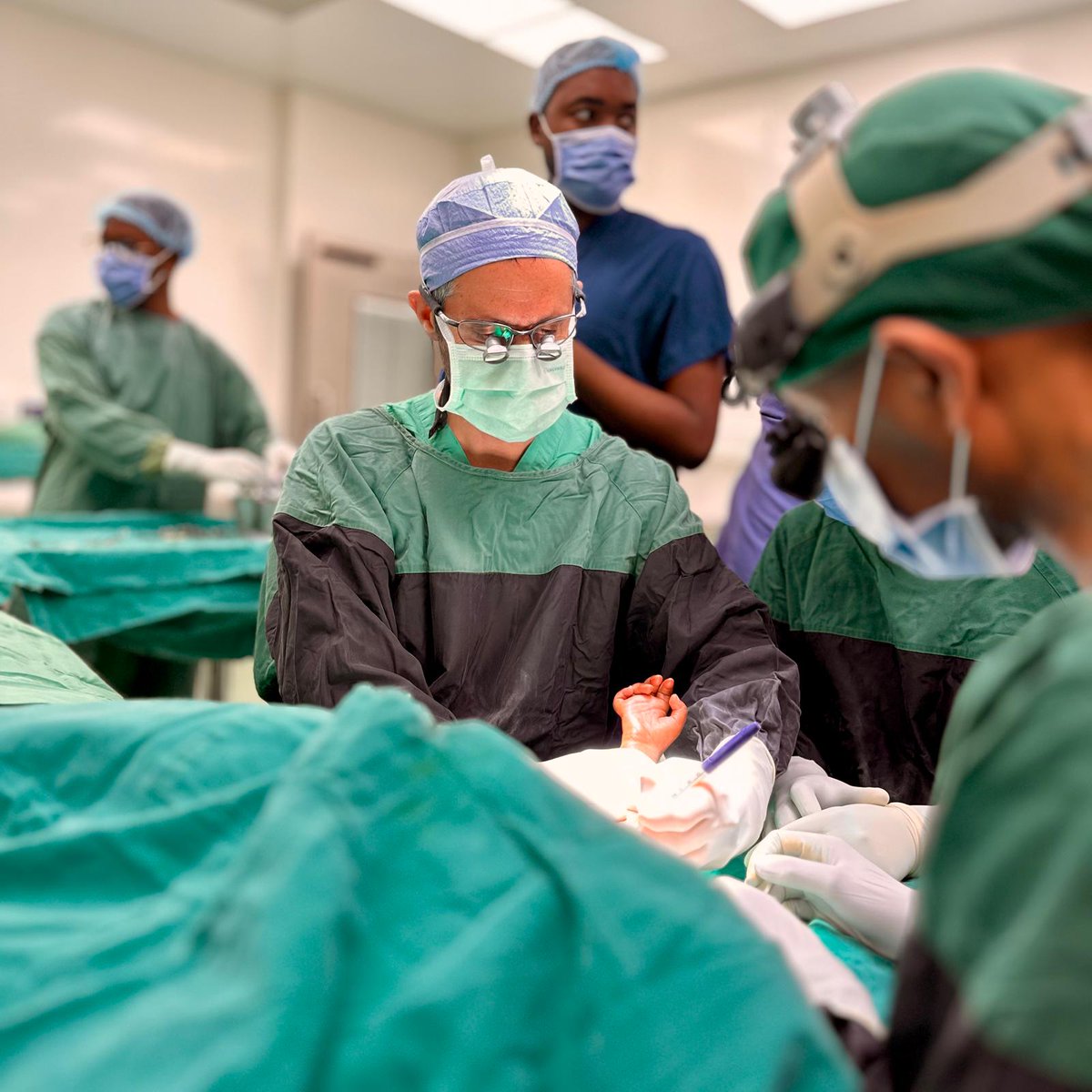 CCBRTTanzania's tweet image. An impactful week at @CCBRTTanzania Hospital with @ReSurge, advancing surgical care for children and adults with upper limb conditions. 

Grateful to the dedicated trainers and participants! 

#SurgicalCare #BrachialPlexus #HandAnomalies