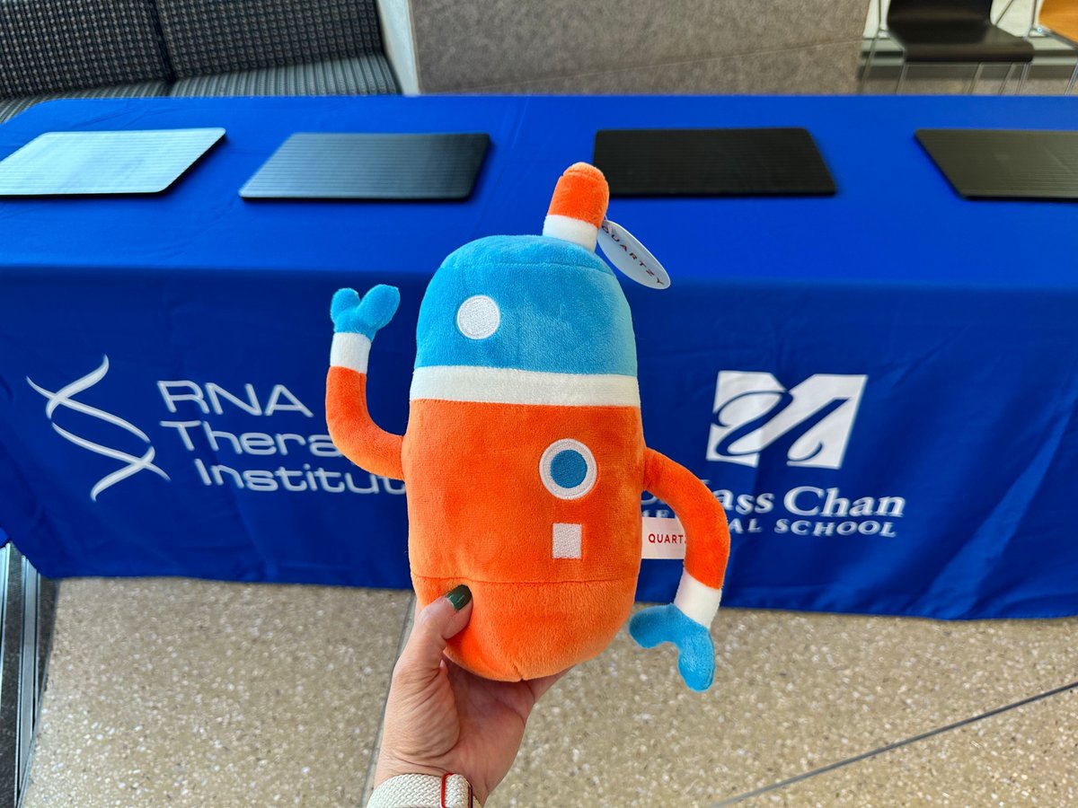 The cutest little lab manager! Come and visit Quartzy during the poster and exhibitor sessions! #RNATx2025