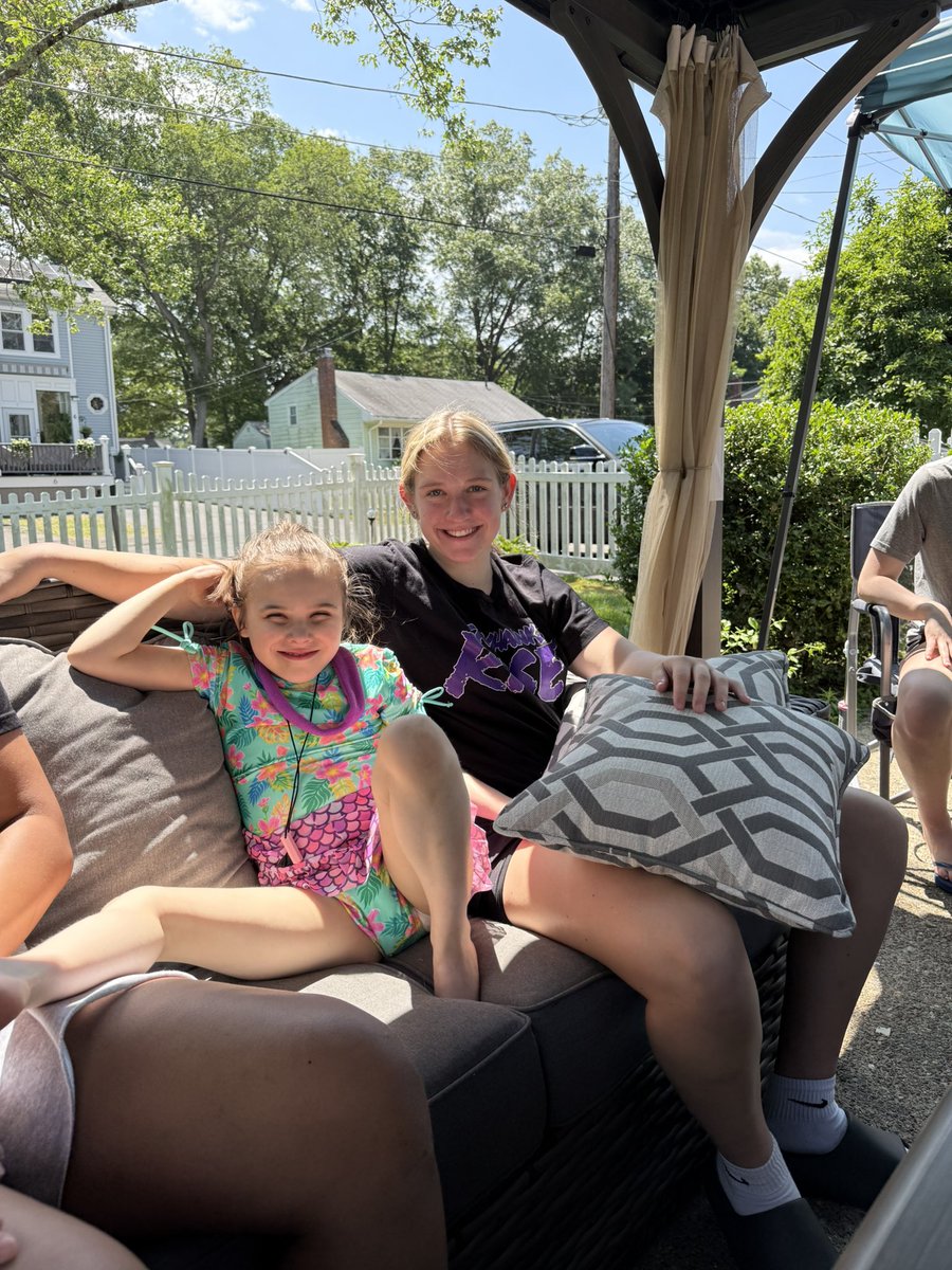 StonehillWBB's tweet image. Another big thank you to Ariel and the Smallcombs for having us over for a pool day! Best way to beat the summer heat ☀️
#teamimpact #stONEhill