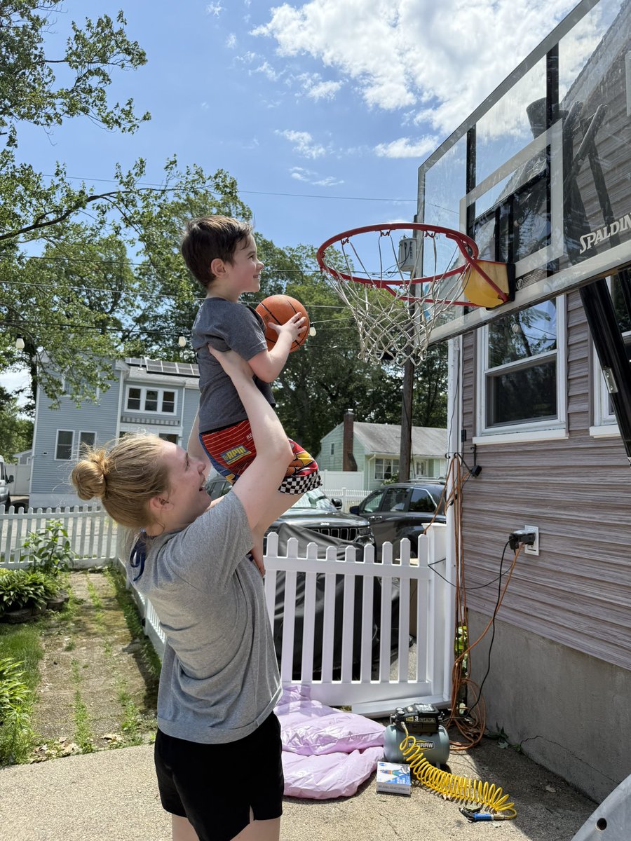 StonehillWBB's tweet image. Another big thank you to Ariel and the Smallcombs for having us over for a pool day! Best way to beat the summer heat ☀️
#teamimpact #stONEhill