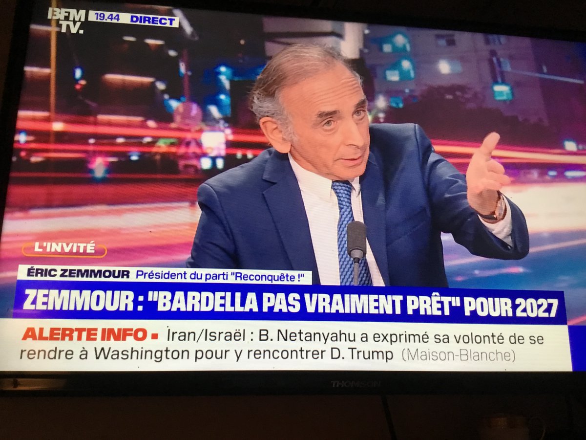 « Tant qu’on dit que l’islam est compatible avec la république on fait une erreur.
la religion musulmane est politique.
 Vous ne le savez pas et MLP non plus . 
MLP et vous ne savez pas que islam c’est la soumission de la femme. 
faites votre boulot ! » 👍👍