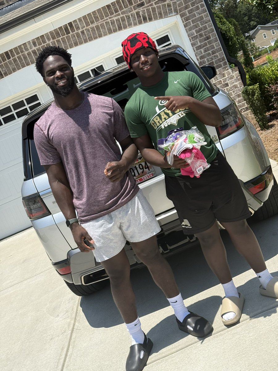 AshtonTurner013's tweet image. Great to see Grayson Alum @PhilMafah1 Appreciate you big bro and Goodluck in the NFL! @grayson_fb
