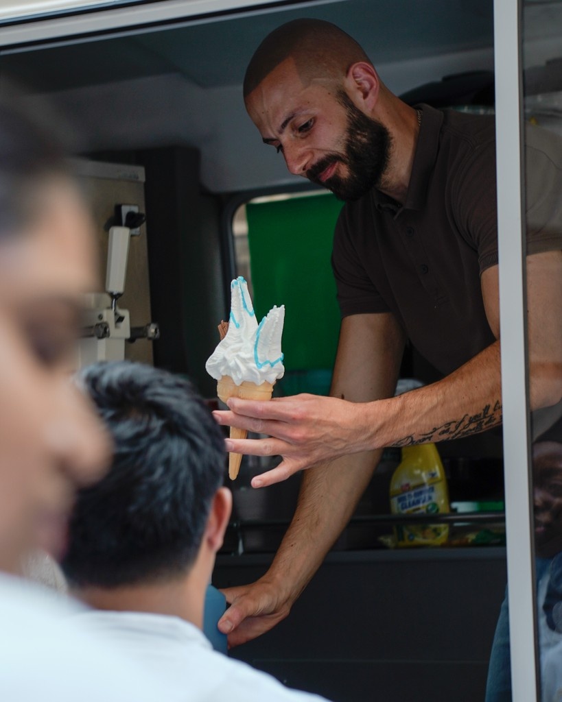 TheRAFClub's tweet image. Staff Ice Cream 🍦
What’s the best way to beat the London heat? With ice cream, of course!
A big thank you to our amazing People and Culture team for surprising us with a lunchtime visit from an ice cream van for all the staff at the Royal Air Force Club.