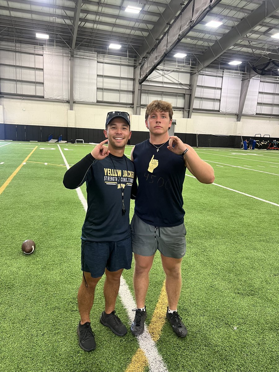 abthompson_9's tweet image. #AGTG After a great camp and talk with @CoachSnyde I am blessed to receive my second offer to continue playing football at the next level! @coachwoodward @CoachBrownDL @CoachLeeBN @ByronNelsonFB @CoachGipson11 @HPUFootball @DonnieBaggs_ @coachH2bwill @AnthonyT894 @at3398