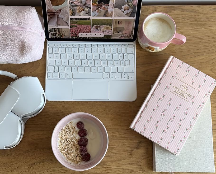 𝚛𝚎𝚒𝚗𝚊 (@flowerinafieldd) on Twitter photo 