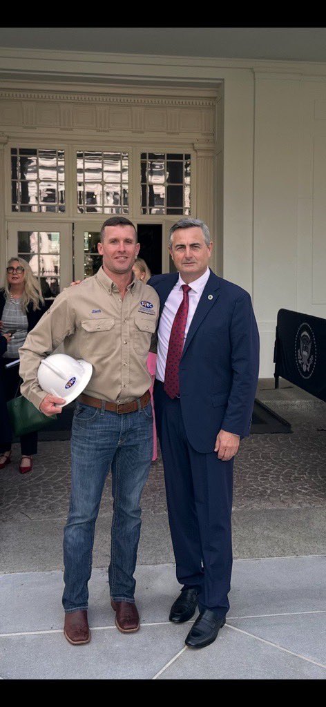 TNELECTRIC's tweet image. Zach Stewart with @SValleyEC has been spotted on stage at the White House for President Trump’s One, Big, Beautiful Event! We are proud of this third generation lineworker out of South Pittsburg for the work he does and for this honor!