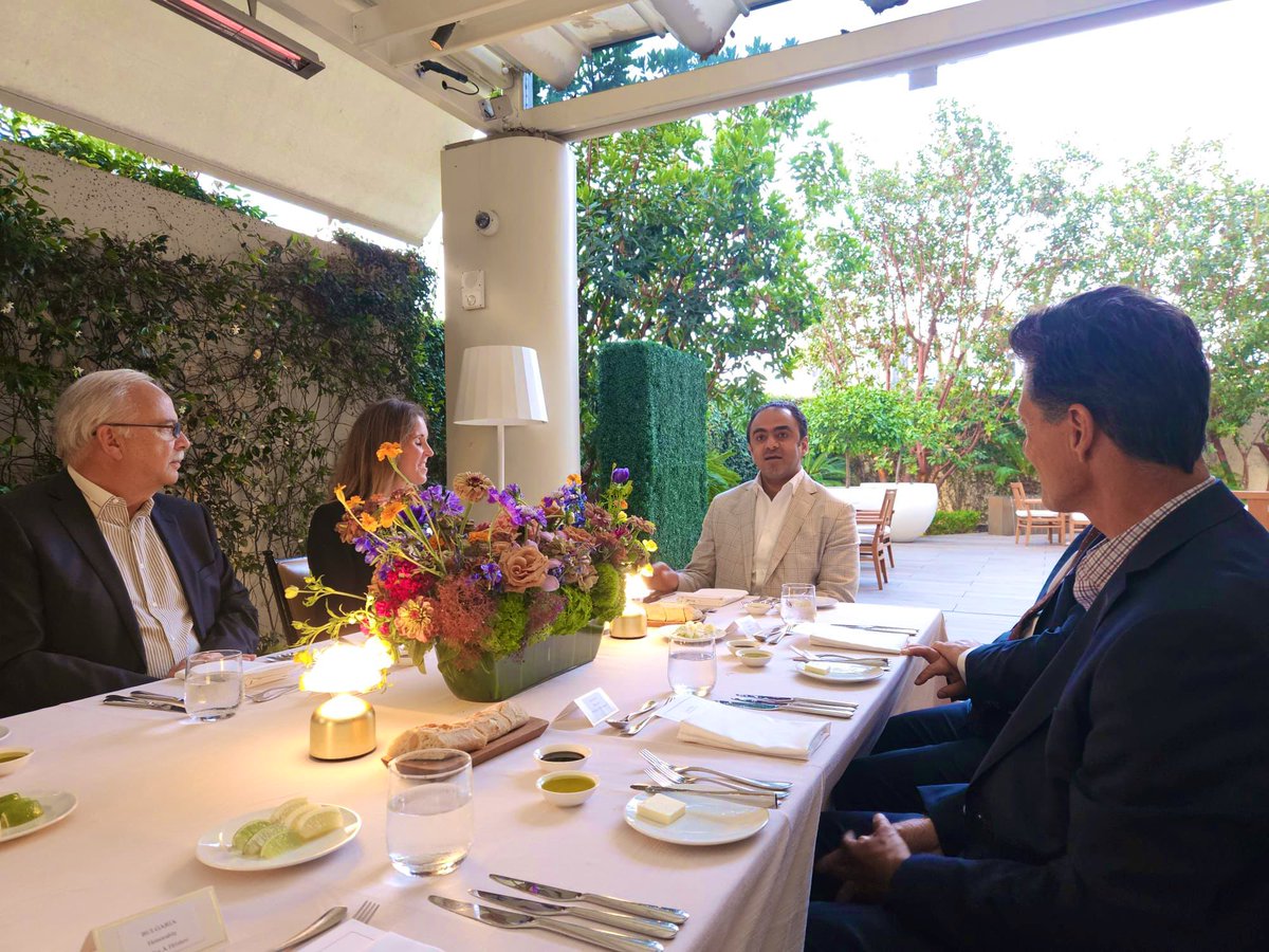 His Excellency Mr. Bandar Al Zaid, Consul General of Saudi Arabia in Los Angeles, hosted a dinner in honor of the Consuls General and Honorary Consuls of Arab and European countries. The evening featured a warm atmosphere for introductions and friendly exchange.