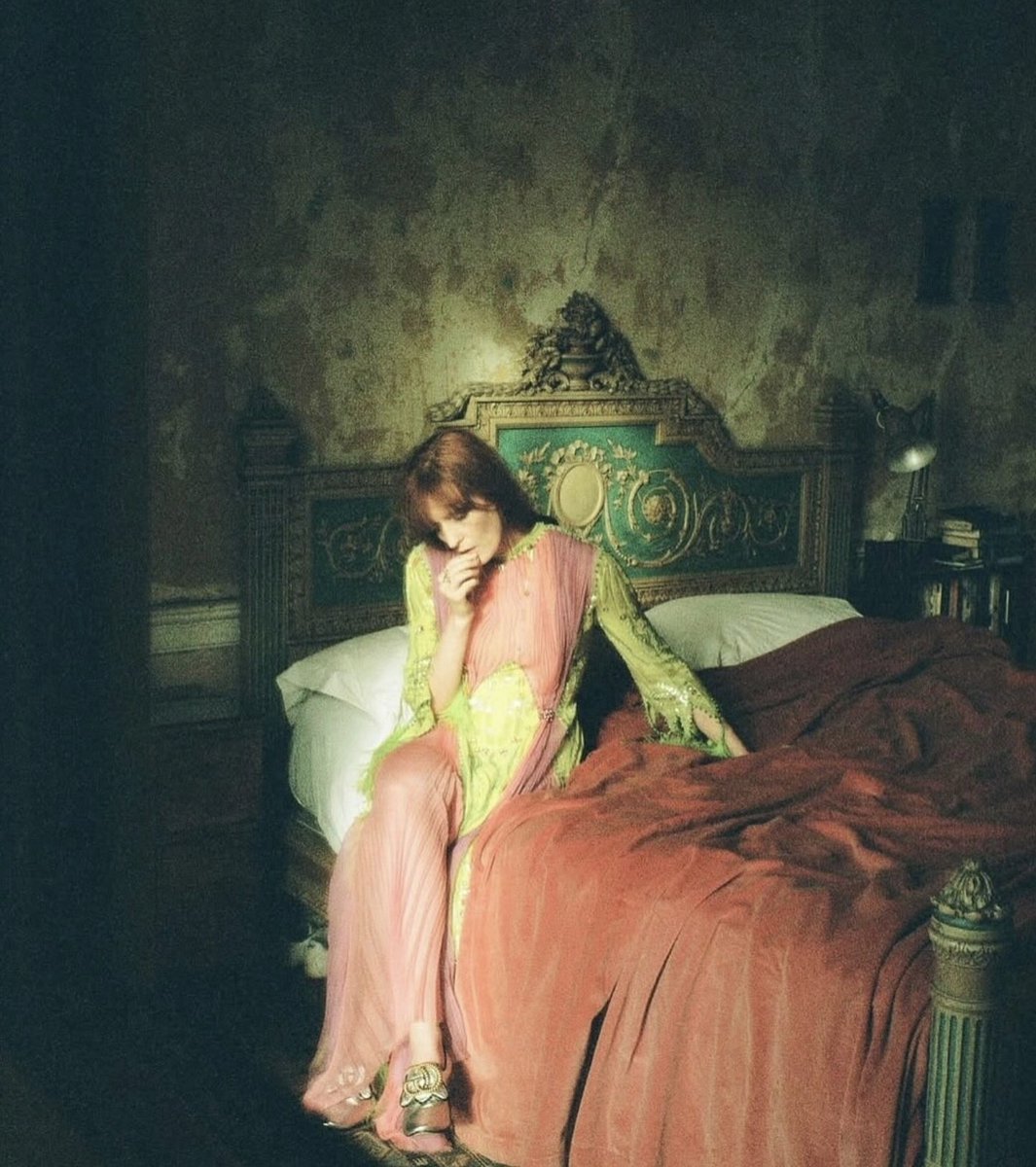 FATMFanClub's tweet image. Outtakes of Florence Welch photographed by @hudsonphoto1 for @harpersbazaarus in 2019

Via @SarahReygate