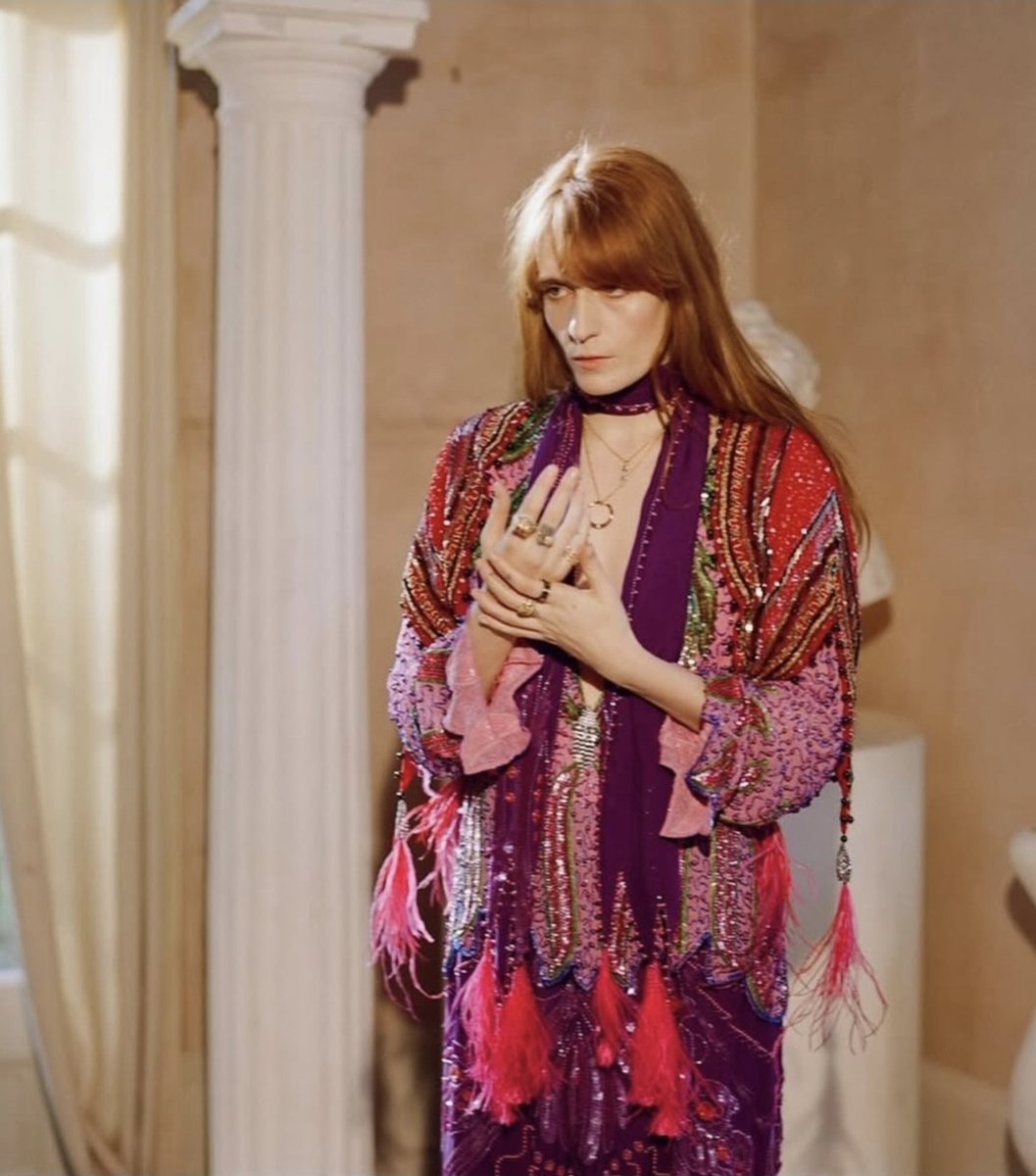FATMFanClub's tweet image. Outtakes of Florence Welch photographed by @hudsonphoto1 for @harpersbazaarus in 2019

Via @SarahReygate