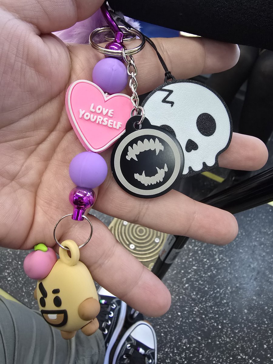 ElectricSyn's tweet photo. Taking Vincent to see Stray Kids with me and @GinelLumpkin_ ^^ #RedactedAudio #StrayKids_dominATE_Chicago https://t.co/7M6O2vzIPJ