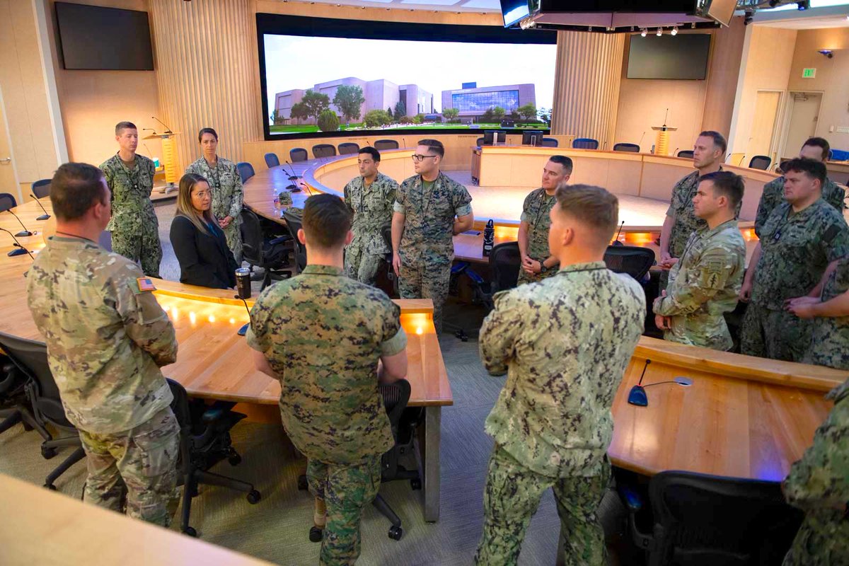 NPS_Monterey's tweet image. RDML Tracy Hines, @US_SpaceCom deputy director of global space operations, welcomed NPS students in Space Systems and Meyer Scholar programs for an experience tour at U.S. Space Command and several other defense industry facilities. @USNavy
More: linkedin.com/feed/update/ur…