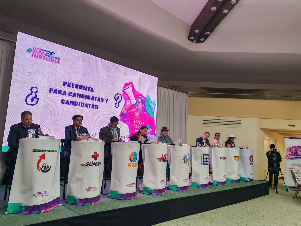 "La #DemocraciaParitariaIntercultural es un compromiso de #EntreTodasYTodos. Hoy, en nuestro primer foro, los candidatos y candidatas fueron interpelados sobre cómo asegurar la paridad en el Estado y el pleno ejercicio del mandato de las mujeres.#ForosPorLaIgualdad