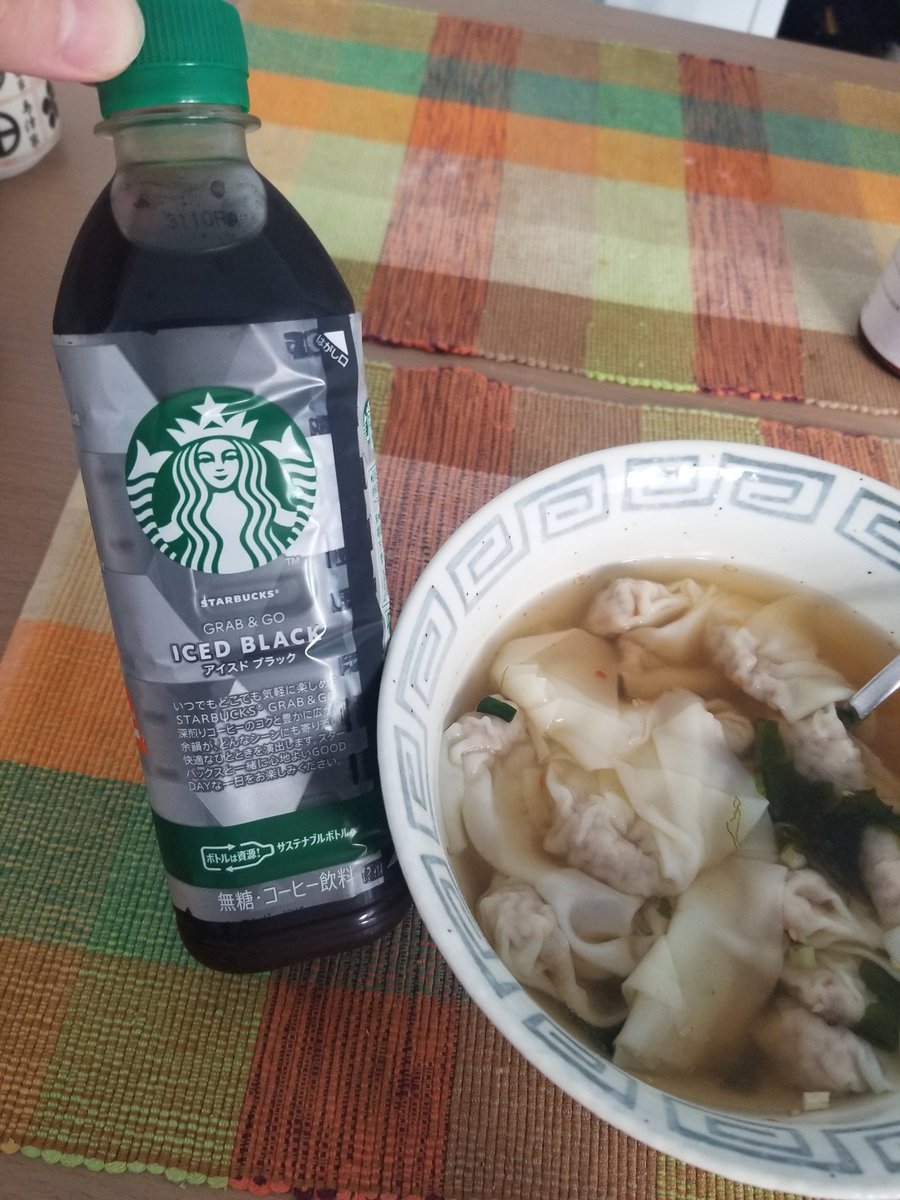我始终觉得梦境就是这个世界另外一个维度的现实~~凌晨六点，从和青梅竹马老相好的缠绵中醒来~一切都是那么的真实~~😌😌
昨天肉糜买多了，今天早上继续鲜肉小馄饨的干活~~😋😋
#咖啡配馄饨