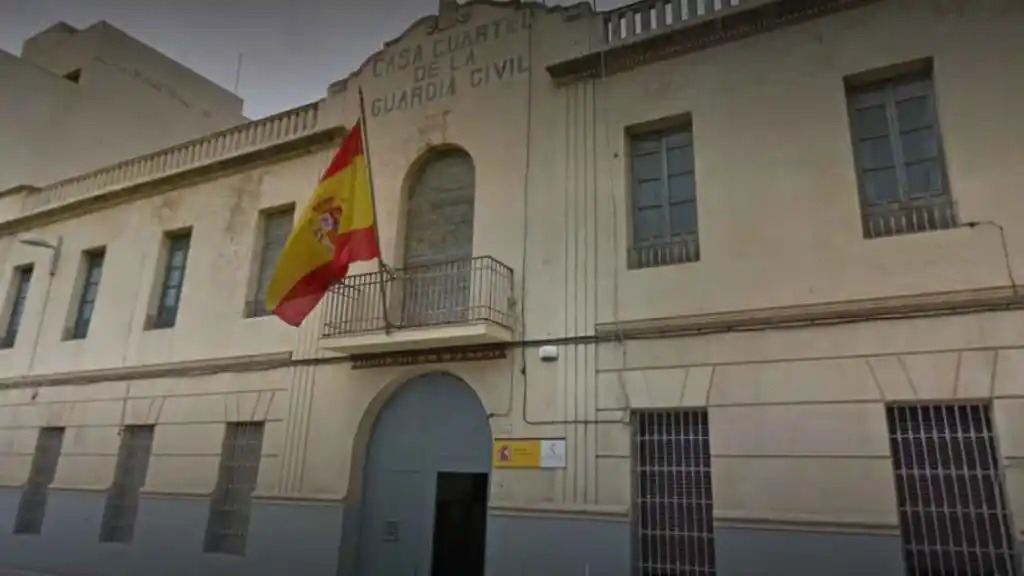 CsCValenciana's tweet photo. .@CiudadanosCs alerta del perjuicio para #Elda y su comarca ante el posible cierre del servicio de Intervención de Armas de la @guardiacivil https://t.co/zJ1pqhlkHV https://t.co/5ux2emtdIT