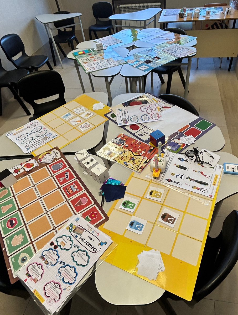 Raquel Ariza (@raquelariz16481) on Twitter photo Formación al profesorado de infantil del <a href="/HogarBuenConsej/">HOGAR BUEN CONSEJO</a> del <a href="/ayto_pozuelo/">Ayto Pozuelo de Alarcón</a> sobre las situaciones de aprendizaje de Tale-Bot de #CodigoEscuela4_0_Madrid.
Preparadas para incluirlo en las programaciones del próximo año.
Como siempre, un placer ayudaros. #ctif_madridoeste Formación al profesorado de infantil del <a href="/HogarBuenConsej/">HOGAR BUEN CONSEJO</a> del <a href="/ayto_pozuelo/">Ayto Pozuelo de Alarcón</a> sobre las situaciones de aprendizaje de Tale-Bot de #CodigoEscuela4_0_Madrid.
Preparadas para incluirlo en las programaciones del próximo año.
Como siempre, un placer ayudaros. #ctif_madridoeste