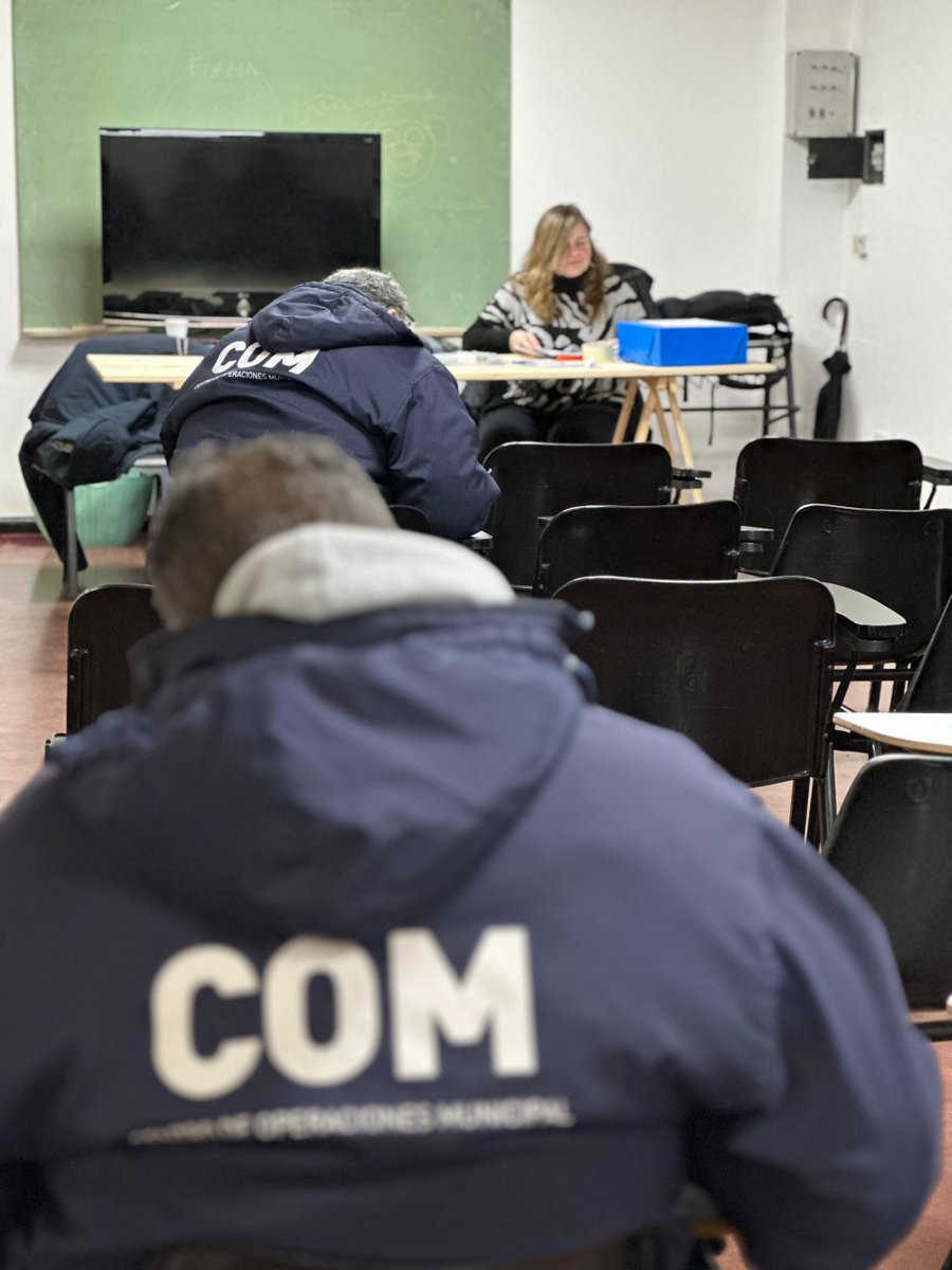 RPildayn's tweet photo. Brown: el intendente Cascallares acompañó a trabajadores que concursan fortaleciendo la carrera municipal https://t.co/XlOu5aYMwN a través de @RPildayn https://t.co/qmjraE6Cum