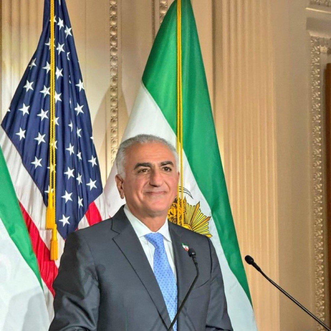 #شاهنشاه_رضا_پهلوی:
رژیم سعی دارد شما را مرعوب و مایوس کند. واقعیت اما این است که جمهوری اسلامی از دو هفته پیش، ده‌ها بار ضعیف‌تر شده، در صورتی که متقابلا، ما از همیشه قوی‌تر و آماده‌تر هستیم. مسیر پیش روی ما برای سرنگون کردن جمهوری اسلامی، بسیار هموارتر شده است.
#جاويدشاه‌