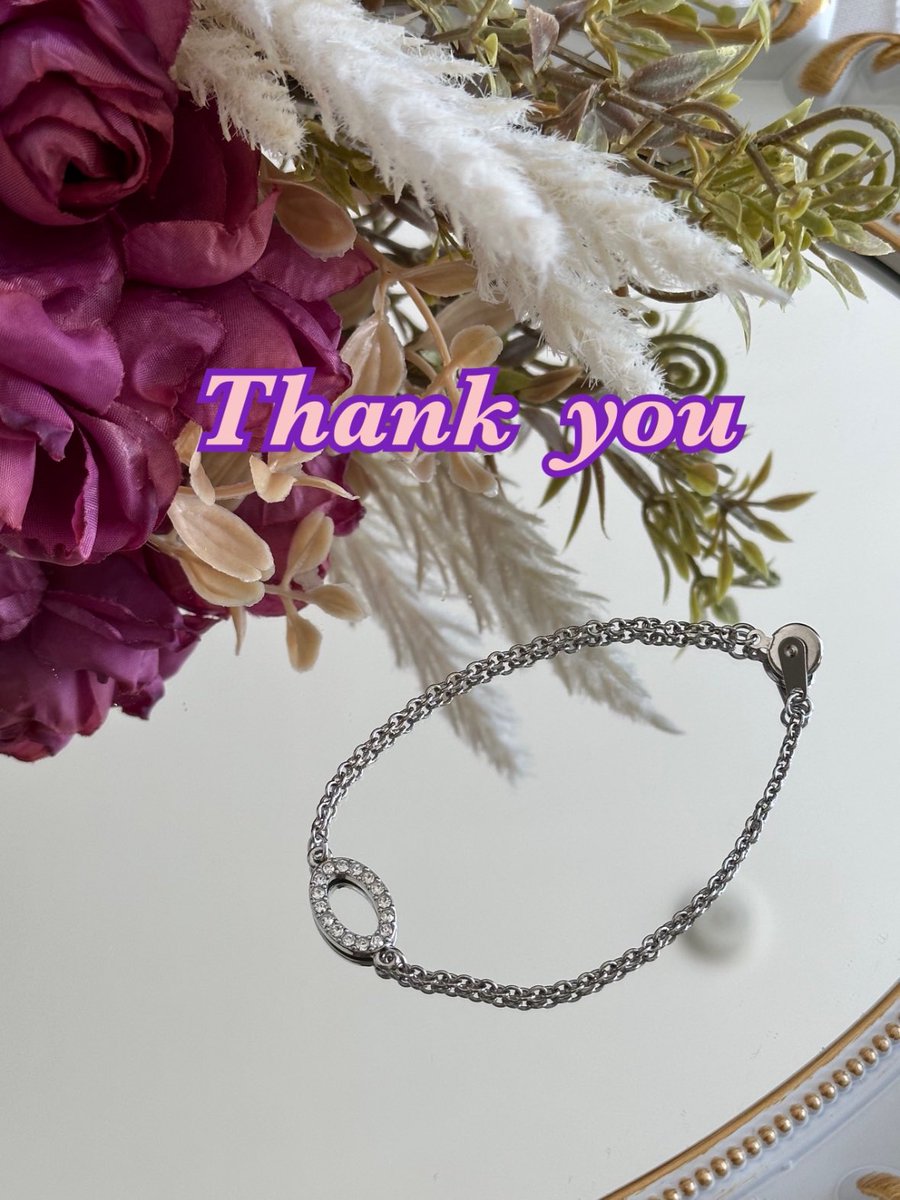 2024年2月15日『作家蚤の市』でこちらのブレスレットが嫁に行きました✨ありがとうございました💐✨こちらはマルシェのみでした✨ステッチ🧵のブレスレットは、下記で販売しておりますし、色々販売しております↓

creema.jp/c/CandHLabo  

minne.com/chrome528