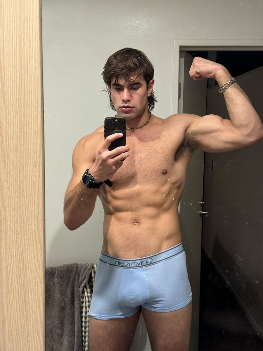 Would you worship my muscles? 💪🏽 😈