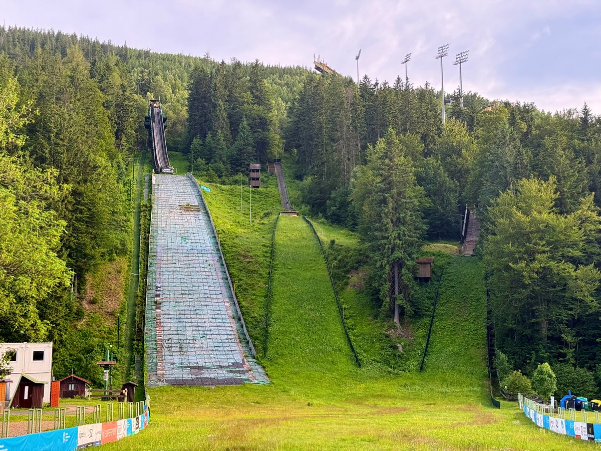 DominikFormela's tweet image. Byłem w Pjongczangu, Sapporo, Lake Placid czy Niżnym Tagile 🌍.
Nigdy nie byłem w Libercu i Harrachovie 🇨🇿…
Do dziś 🥹!
#skijumpingfamily @Skijumpingpl