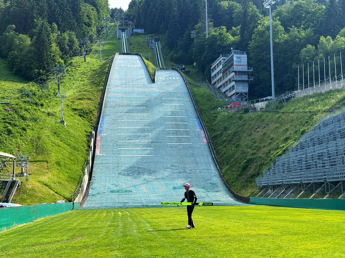 DominikFormela's tweet image. Byłem w Pjongczangu, Sapporo, Lake Placid czy Niżnym Tagile 🌍.
Nigdy nie byłem w Libercu i Harrachovie 🇨🇿…
Do dziś 🥹!
#skijumpingfamily @Skijumpingpl