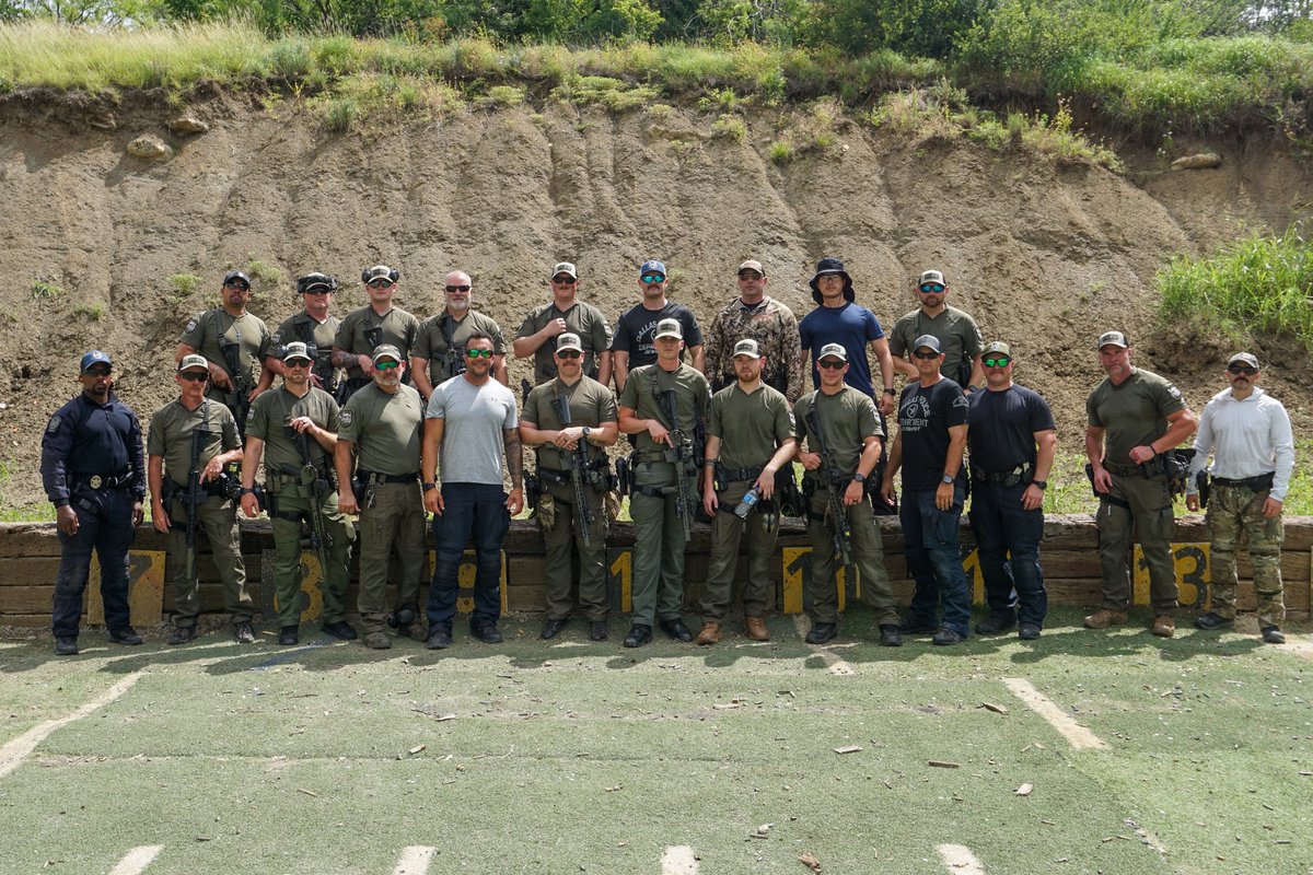 ChiefComeauxDPD's tweet image. Teamed up with Chief Clay Morris and the Pell City Police Department for three days of intense SWAT training. I’m proud of our SWAT team sharing their knowledge and experience with these officers - grateful we have the opportunity to lead the way!