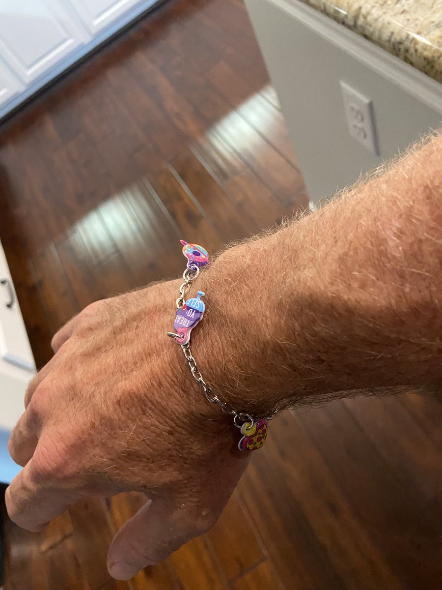 Ron90424Ron's tweet image. When your daughter makes you jewelry you wear it.  😂😂😍