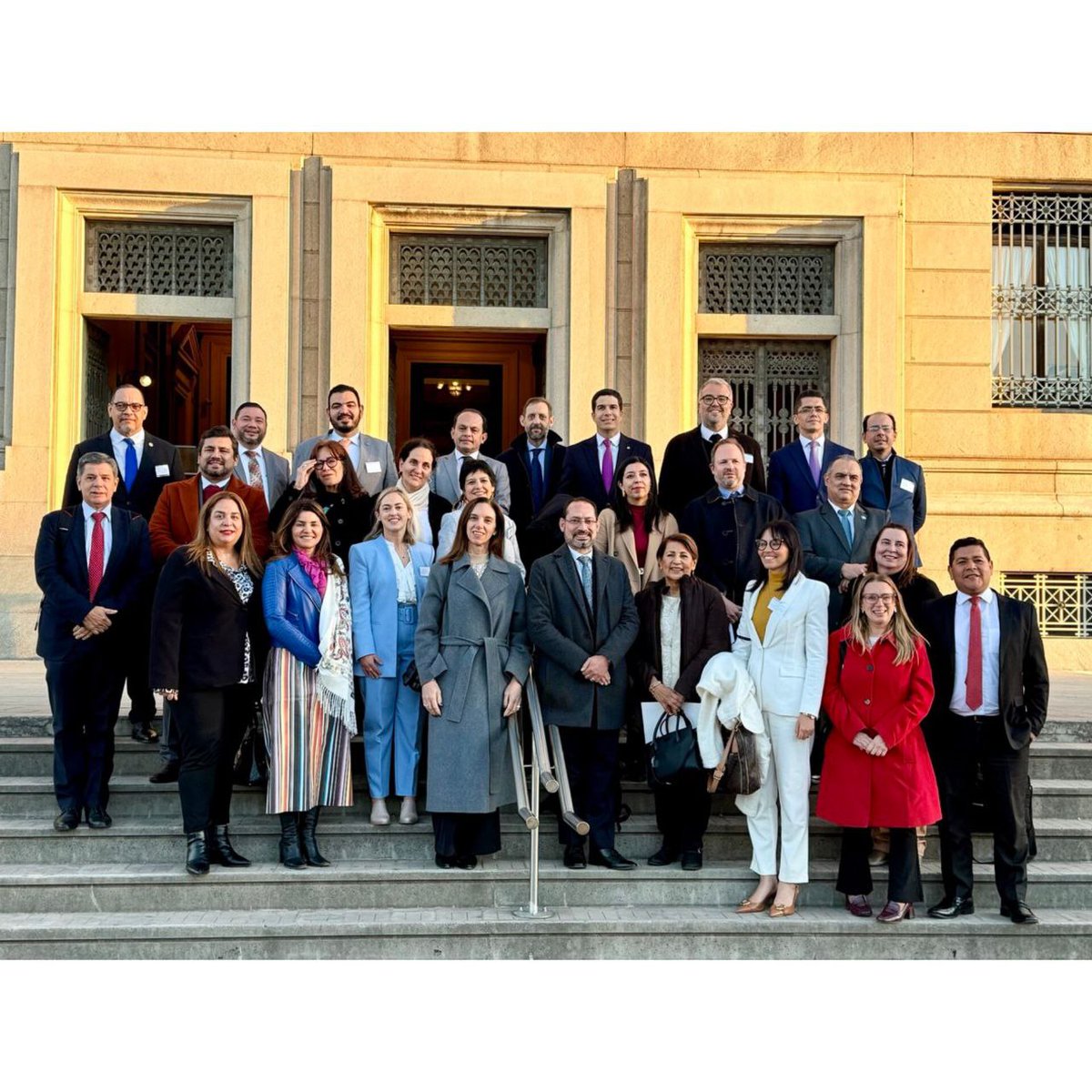 AdepraDefensa's tweet photo. ADePRA participó de las reuniones del Comité Ejecutivo y del Consejo Directivo de AIDEF en Montevideo 🇺🇾
El presidente Adolfo Sánchez Alegre representó a la Asociación en una jornada clave para fortalecer la defensa pública regional ⚖️ https://t.co/x5UvG9lN6e