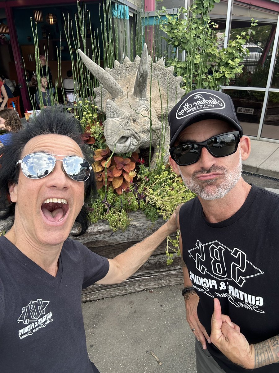 We are here North Carolina …Great Dinner at Pinky’s West Side 🤟🏼⚡️🥩🍔