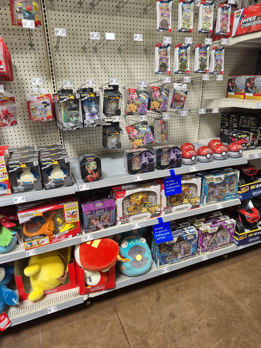 baaaaat_'s tweet image. This morning I went to Walmart to check for a Pokemon Card restock and they had a lot available. Three hours later they're all listed on Facebook Marketplace... I'm so glad I rarely buy cards bc this is horrible 😭