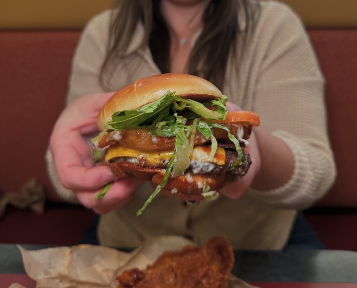 Nothing like a burger stacked high and sauced up 💥 

📸 @foodiefavsli

#cheeseburger #burger #saucy