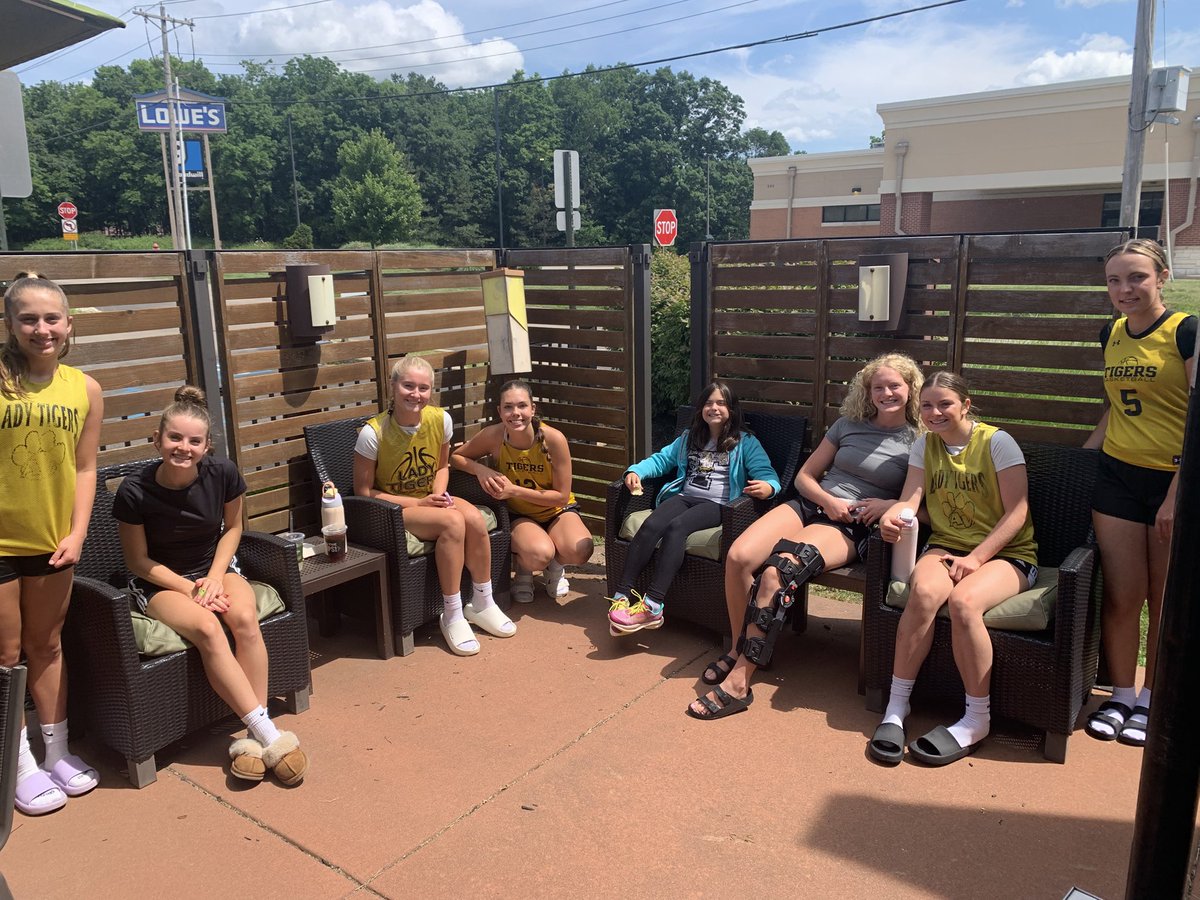 With wins today over Westminster, Eureka, and Lutheran South, the girls went 6-0 in the Leadbelt Shootout!! These girls have put in a lot of work and have had a big summer!!