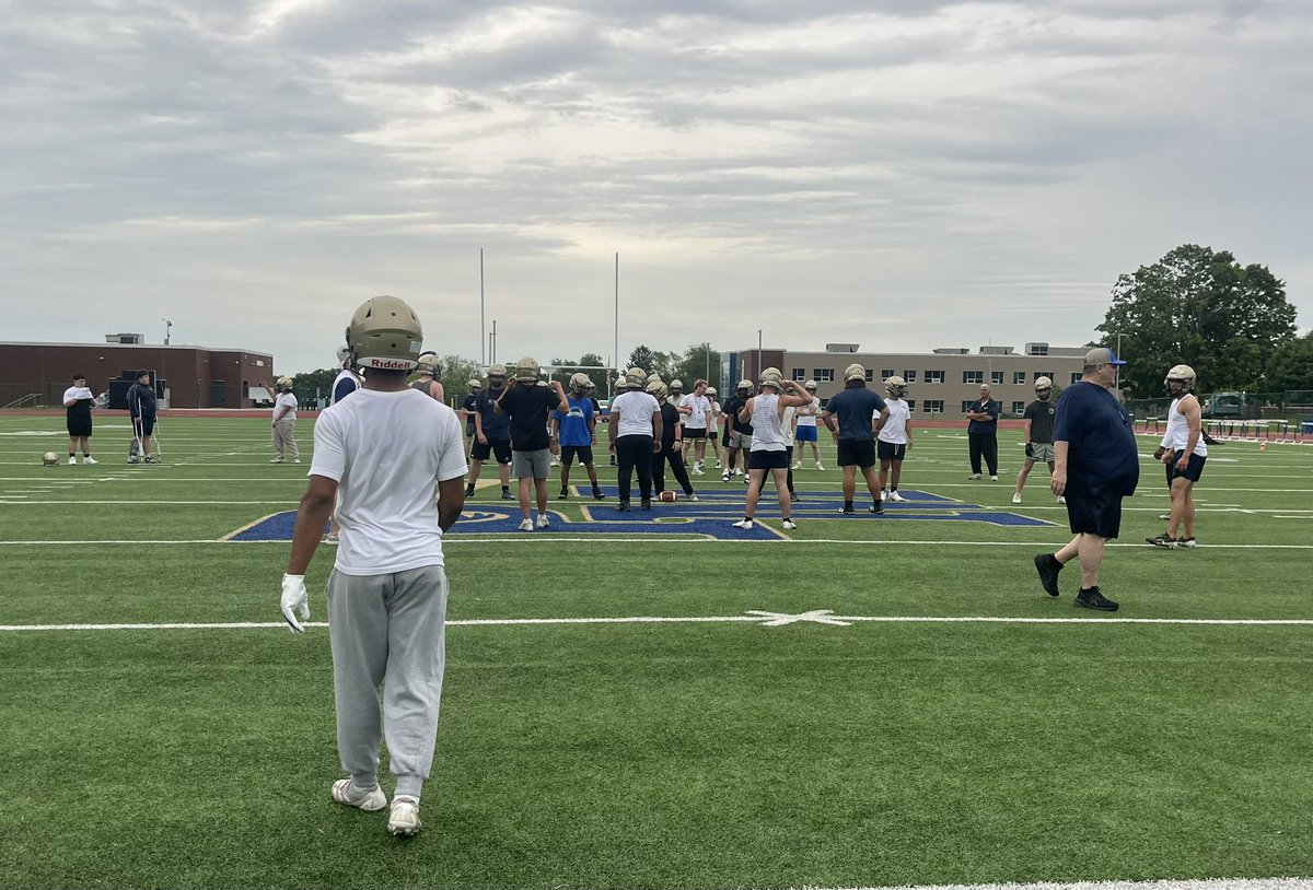 Heading up to Mansfield U tomorrow for an overnight stay and debut our new look offense and defense tomorrow in their 7v7 tourney!! 

Go Comets!