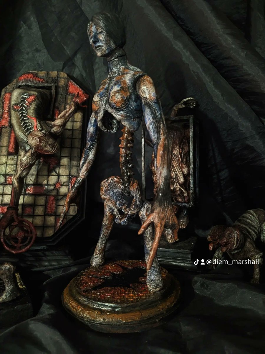 diemmarshall's tweet photo. Silent Hill GOD..  #silenthill #figurine #HorrorCommunity #abstractdaddy #silenthillart #terror #heathermanson #silenthillcosplay #survivalhorror #gaming #gamer #horrorgames #silenthillart #art #HorrorGames #SilentHill2Remake https://t.co/BhZKikfis8