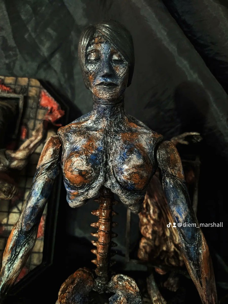 diemmarshall's tweet photo. Silent Hill GOD..  #silenthill #figurine #HorrorCommunity #abstractdaddy #silenthillart #terror #heathermanson #silenthillcosplay #survivalhorror #gaming #gamer #horrorgames #silenthillart #art #HorrorGames #SilentHill2Remake https://t.co/BhZKikfis8