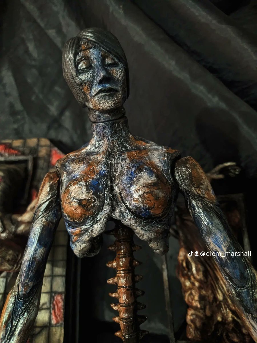diemmarshall's tweet photo. Silent Hill GOD..  #silenthill #figurine #HorrorCommunity #abstractdaddy #silenthillart #terror #heathermanson #silenthillcosplay #survivalhorror #gaming #gamer #horrorgames #silenthillart #art #HorrorGames #SilentHill2Remake https://t.co/BhZKikfis8
