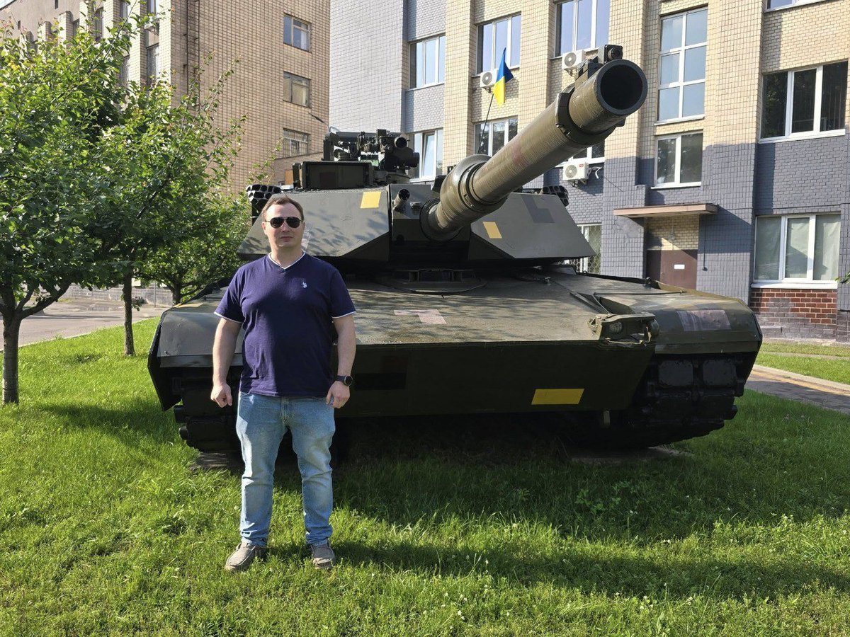 JustDoSabot's tweet image. Abrams in Ukrainian pixel camouflage, now I've seen everything.