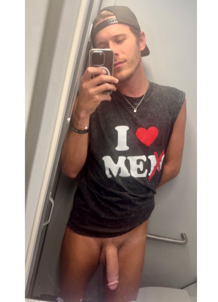 Nude airplane selfies is like a requirement at this point ✈️