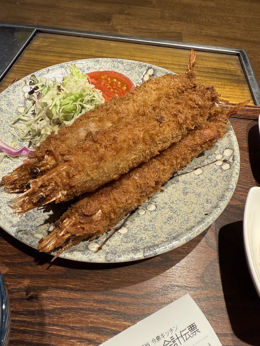 昨日は大きなエビフライを食べました。